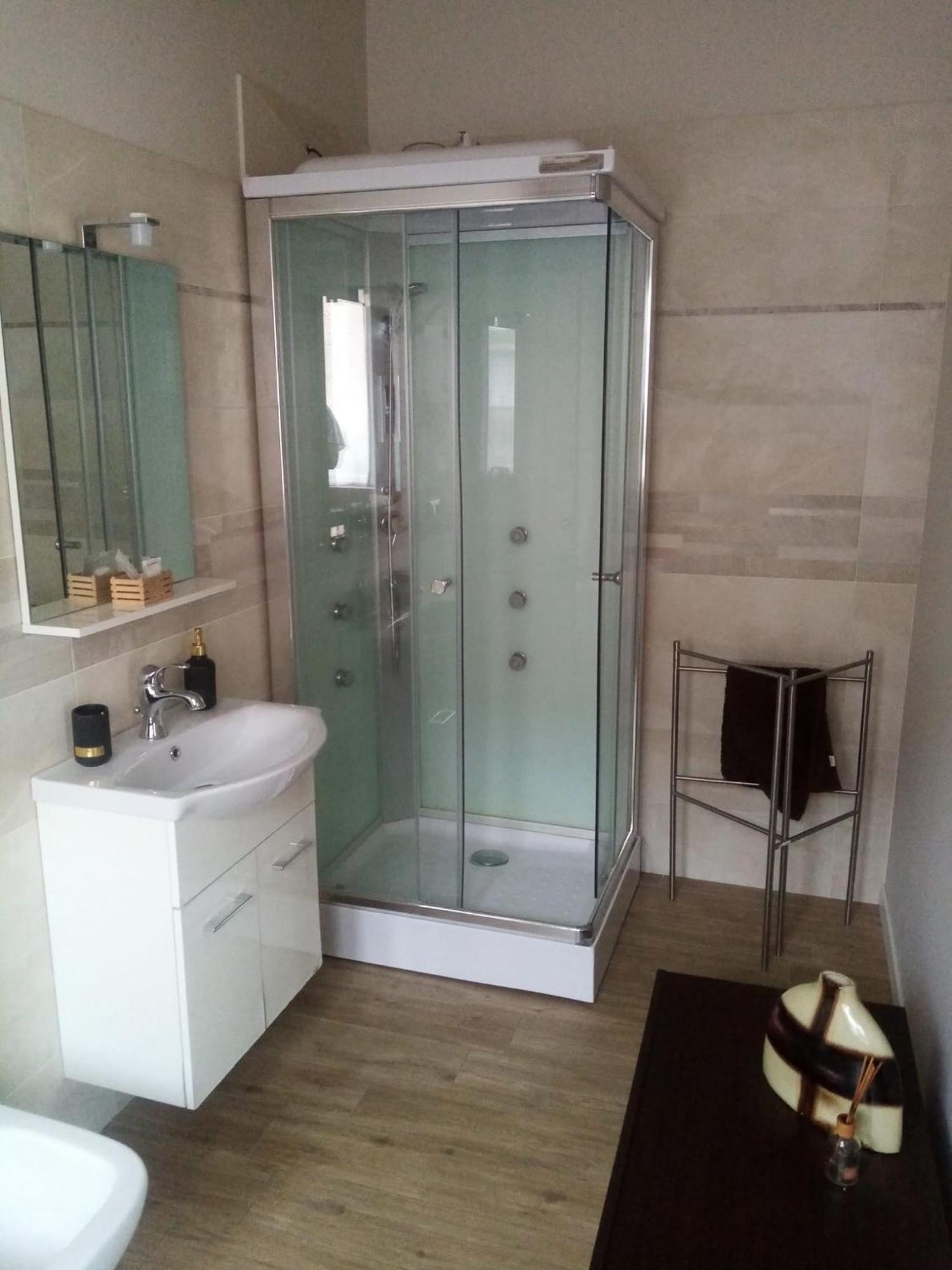 Emmanueli65 Fronte Clinica Per 4 Matrimoniale E Castello Bed & Breakfast Piacenza Ngoại thất bức ảnh