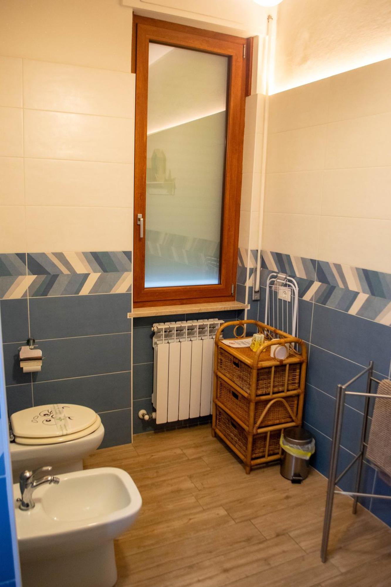 Emmanueli65 Fronte Clinica Per 4 Matrimoniale E Castello Bed & Breakfast Piacenza Ngoại thất bức ảnh